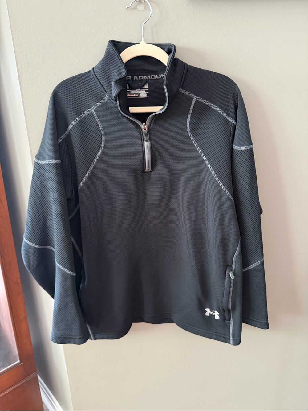 Under Armour Men's Black Half-Zip Lightweight Training Jacket. Medium